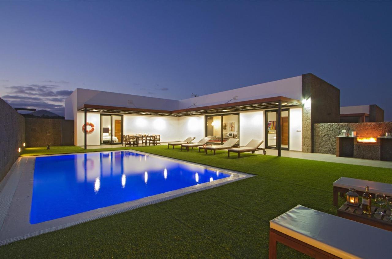 Luxury Los Mojones Villa Short Walk To Old Town Private Heated Pool Villa Los Mojones Angie Puerto Del Carmen Tías Esterno foto