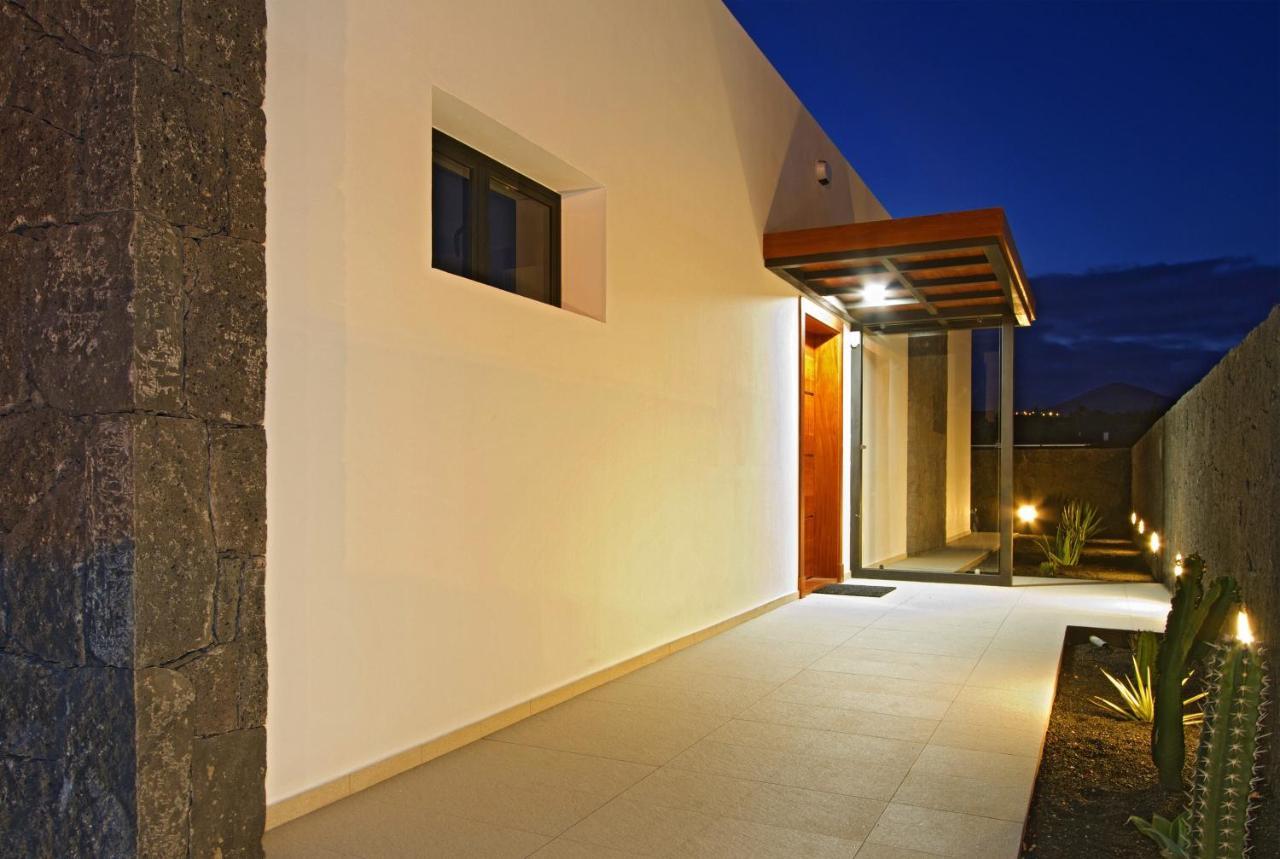 Luxury Los Mojones Villa Short Walk To Old Town Private Heated Pool Villa Los Mojones Angie Puerto Del Carmen Tías Esterno foto