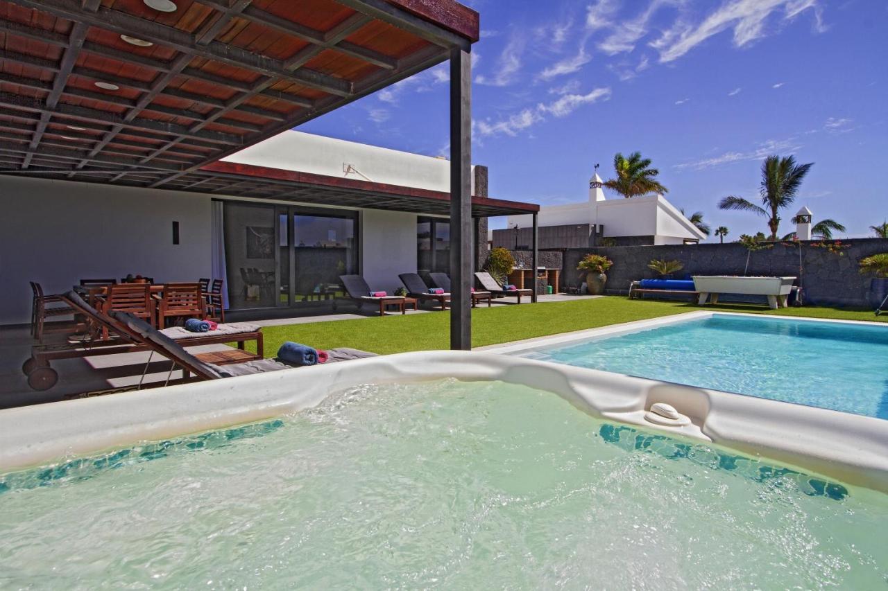 Luxury Los Mojones Villa Short Walk To Old Town Private Heated Pool Villa Los Mojones Angie Puerto Del Carmen Tías Esterno foto