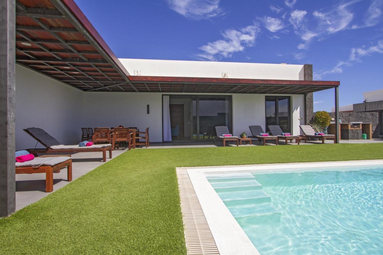 Luxury Los Mojones Villa Short Walk To Old Town Private Heated Pool Villa Los Mojones Angie Puerto Del Carmen Tías Esterno foto