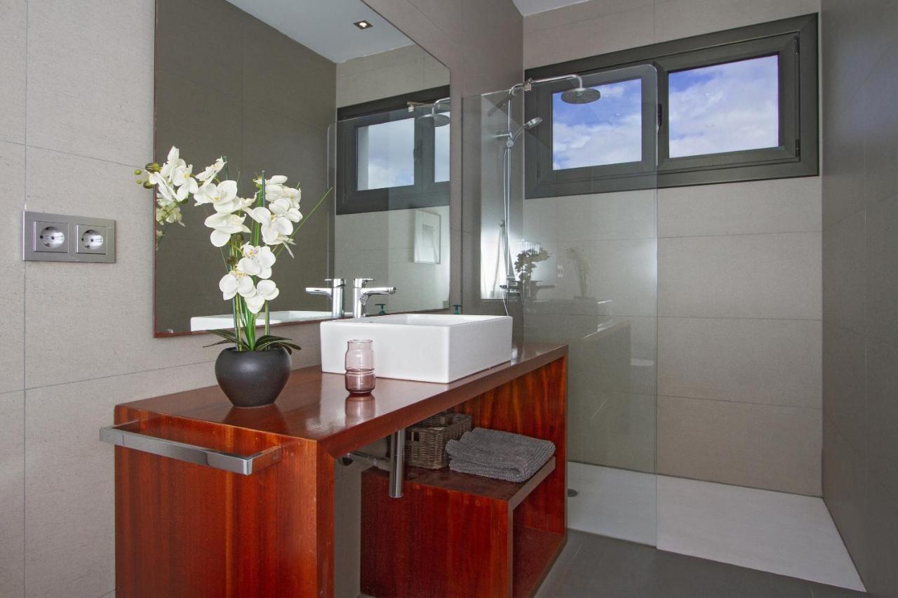 Luxury Los Mojones Villa Short Walk To Old Town Private Heated Pool Villa Los Mojones Angie Puerto Del Carmen Tías Esterno foto