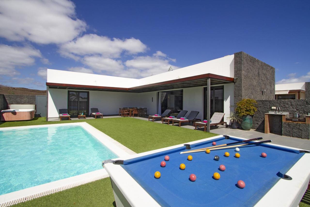 Luxury Los Mojones Villa Short Walk To Old Town Private Heated Pool Villa Los Mojones Angie Puerto Del Carmen Tías Esterno foto