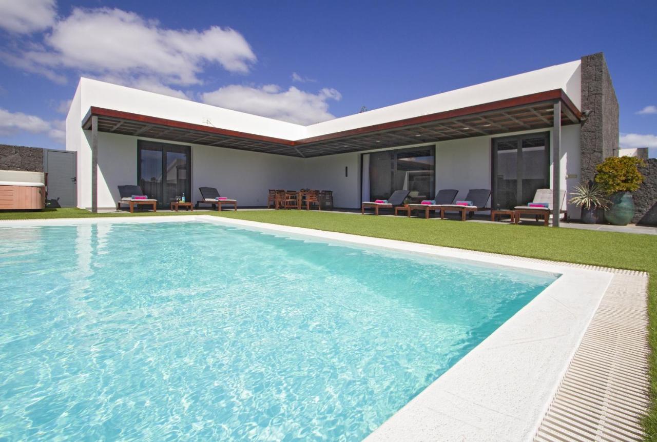 Luxury Los Mojones Villa Short Walk To Old Town Private Heated Pool Villa Los Mojones Angie Puerto Del Carmen Tías Esterno foto